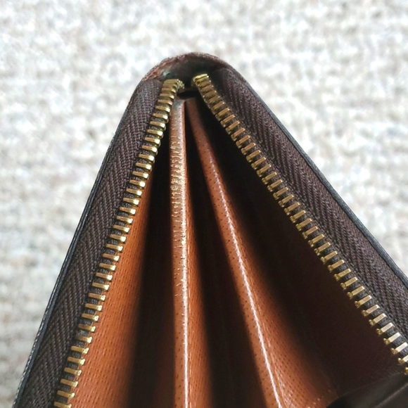 Louis Vuitton Zippy Monogram Wallet - Picture 11 of 16